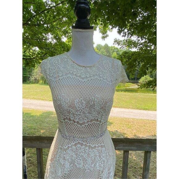 City Triangle Women's Ivory Nude Floral Lace Jewel Waist Cocktail Dress Size 6 - Picture 2 of 8